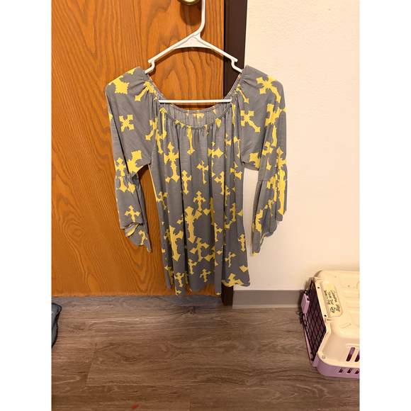 Unknown Tops - Unknown Brand New Cross Shirt Size Medium in Gray